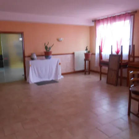 Hotel Est-ouest *